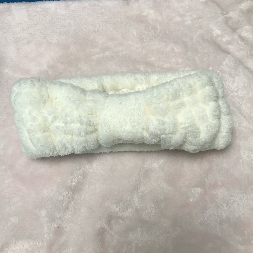 ✨✨5/$10✨✨ Accessorie Unisex Off White plush Headband Makeup headband New - Picture 2 of 6